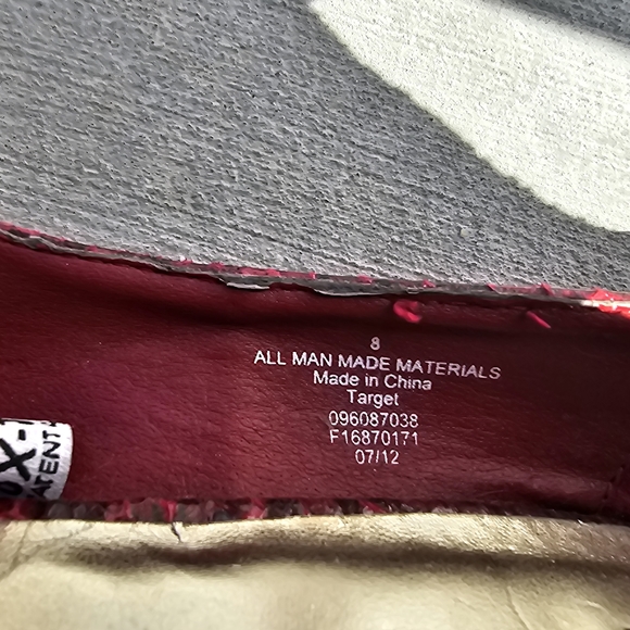 Retro red and black Snake point toe heel pumps women's size 8 Mossimo - Picture 8 of 9